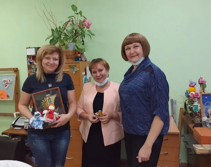 Официальные гости с неофициальным визитом.