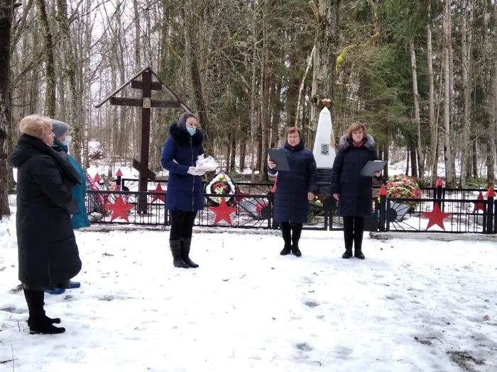 Митинг на Братском захоронении д. Борки